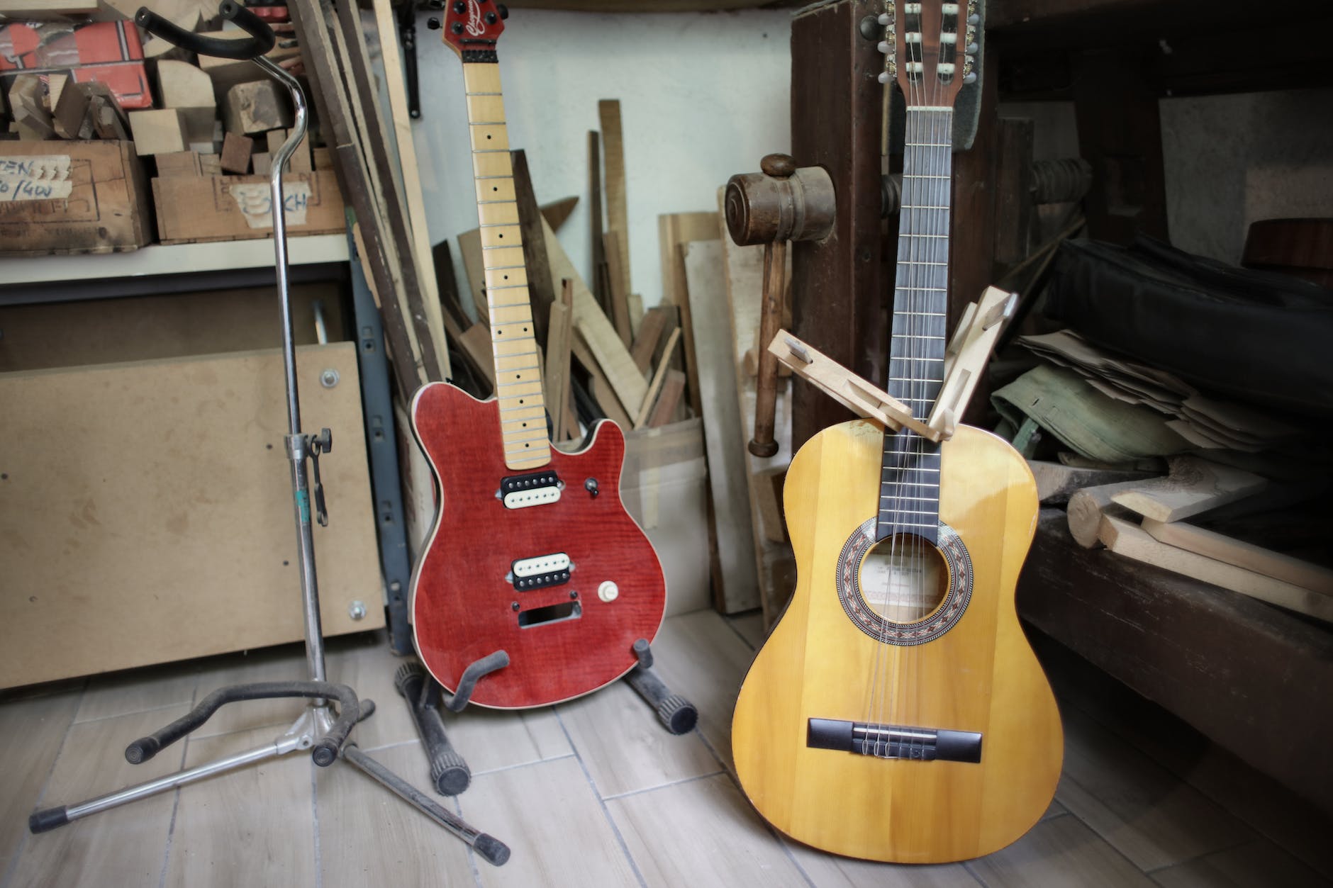 Electric Guitar Vs Acoustic Guitar Differences and Difficulty 2